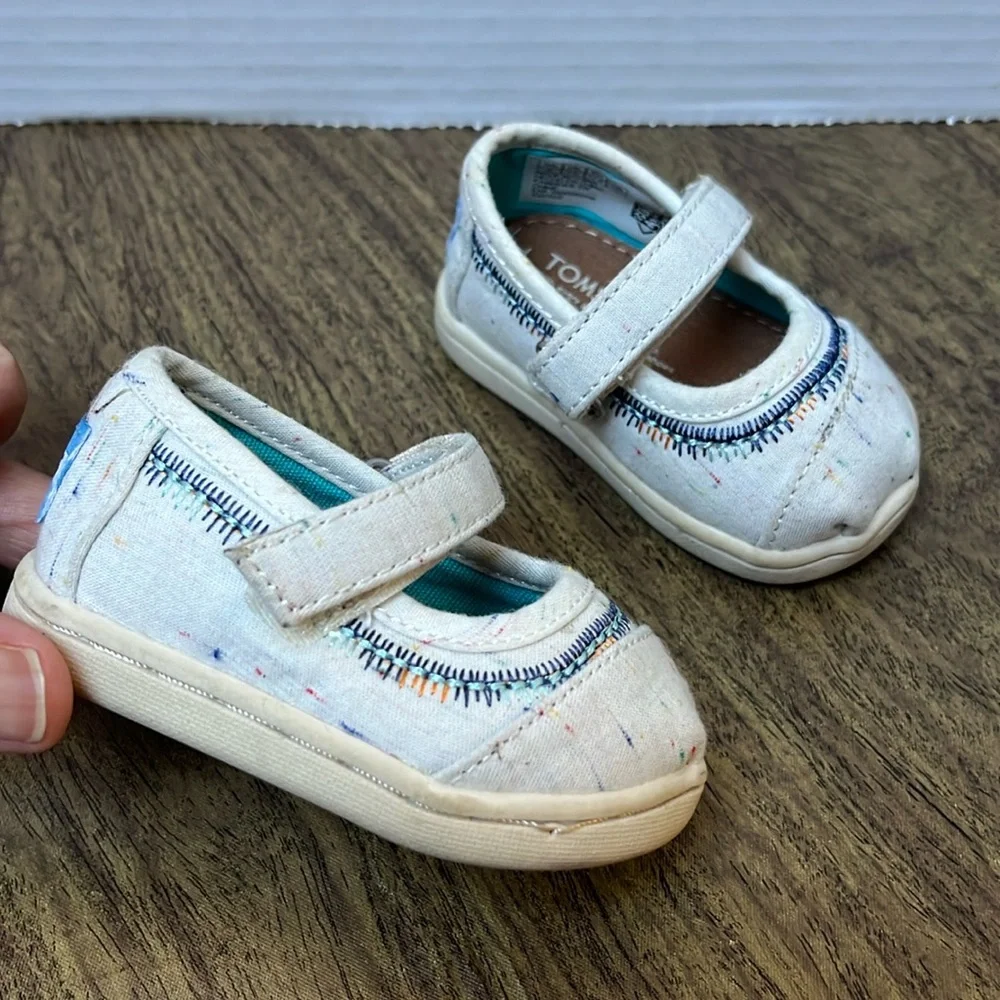 Toms Mary Jane White Canvas With Colorful Design Size T2